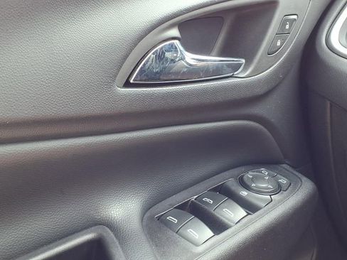 Used 2020 Chevrolet Equinox LT FWD image 19