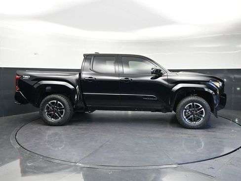 Used 2025 Toyota Tacoma TRD Sport RWD image 4