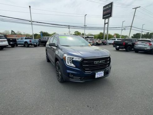 Used 2023 GMC Terrain SLT w/ Infotainment Package II AWD/4WD image 2