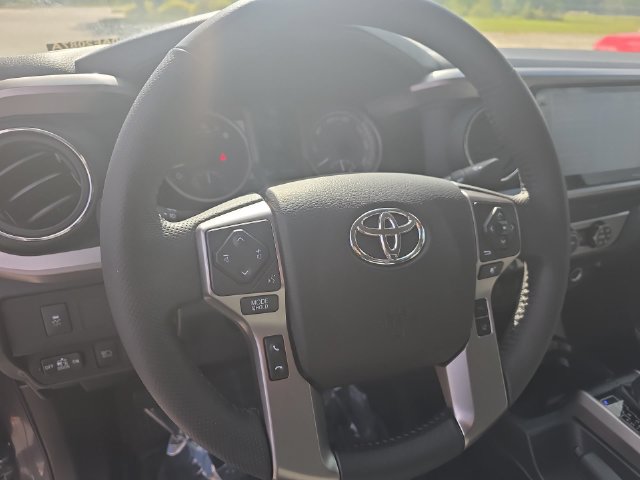 Used 2021 Toyota Tacoma SR5 w/ SR5 Appearance Package (SM) RWD image 16