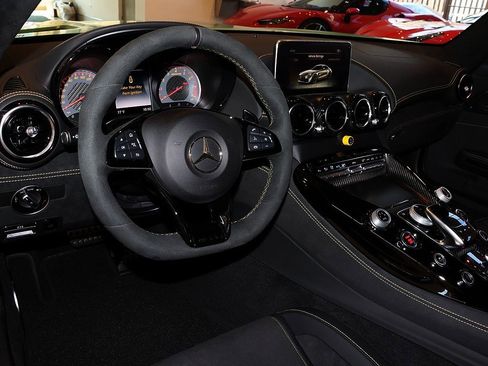 Used 2018 Mercedes-Benz AMG GT R image 39
