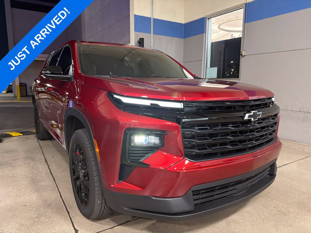 Used 2026 Chevrolet Traverse LT w/ Midnight/Sport Edition FWD image 2