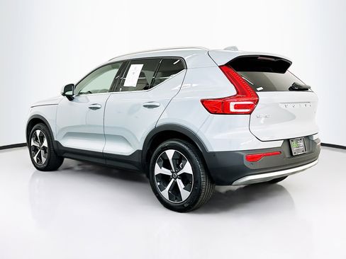 Used 2025 Volvo XC40 B5 Plus image 5