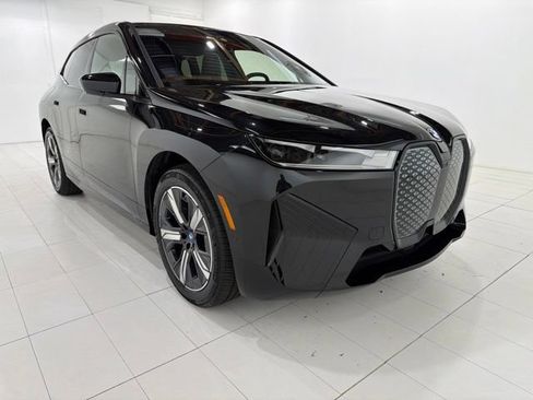 Used 2024 BMW iX xDrive50 w/ Sport Package AWD/4WD image 7
