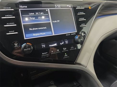 Used 2020 Toyota Camry XLE image 24