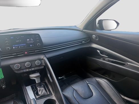 Used 2021 Hyundai Elantra SE FWD image 19