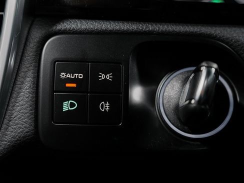 Used 2023 Porsche Cayenne w/ Premium Package image 20