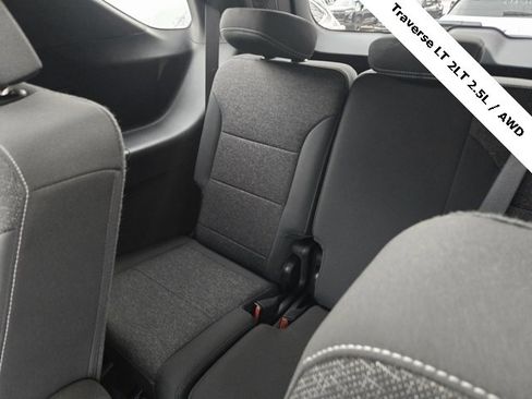 Used 2025 Chevrolet Traverse LT image 18