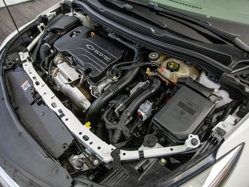 Used 2018 Chevrolet Cruze LS image 46