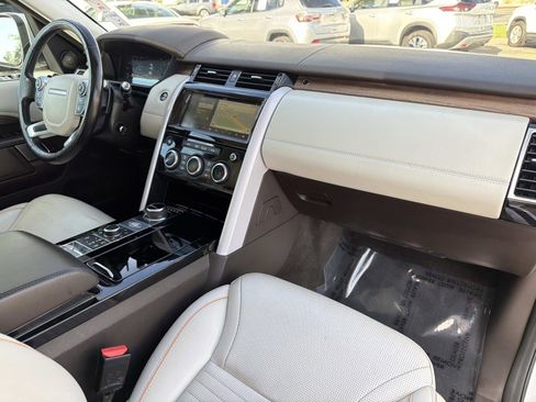 Used 2018 Land Rover Discovery HSE Luxury image 29