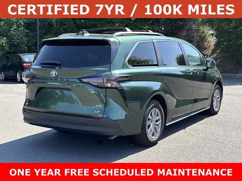 Used 2025 Toyota Sienna LE FWD image 2
