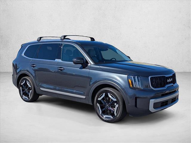 Used 2024 Kia Telluride EX w/ EX Captain's Chair Package AWD/4WD image 3
