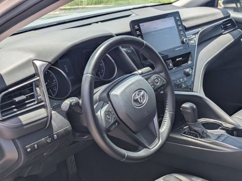 Used 2022 Toyota Camry SE w/ Audio Upgrade Package FWD image 9
