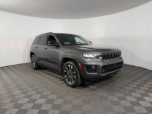 Used 2022 Jeep Grand Cherokee Overland AWD/4WD image 4