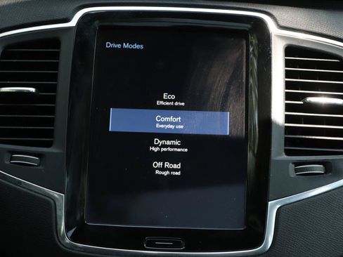 Used 2021 Volvo XC90 T6 Momentum AWD/4WD image 14