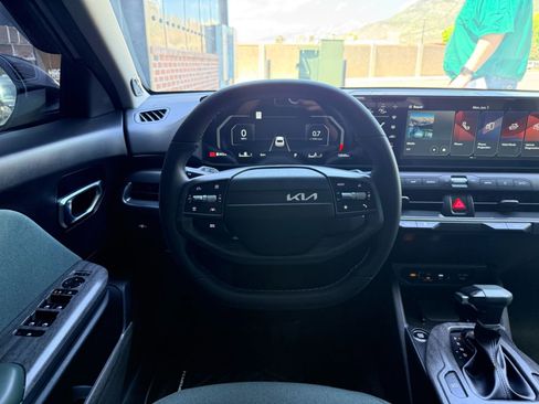 Used 2025 Kia K4 EX FWD image 11