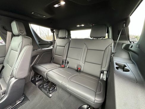 Used 2025 GMC Yukon Denali w/ Sun & Power Step Package image 8