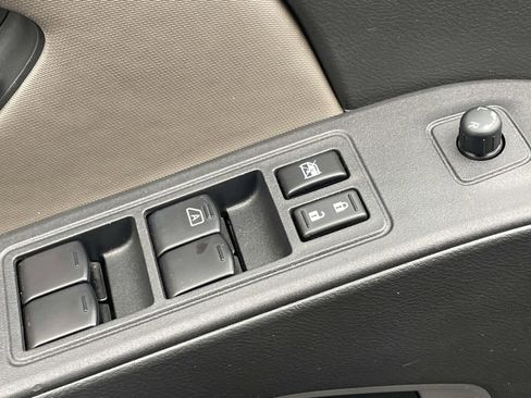 Used 2023 Nissan Frontier SV w/ SV Convenience Package image 16