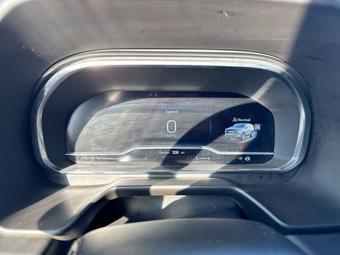 Used 2024 Chevrolet Suburban LT image 12