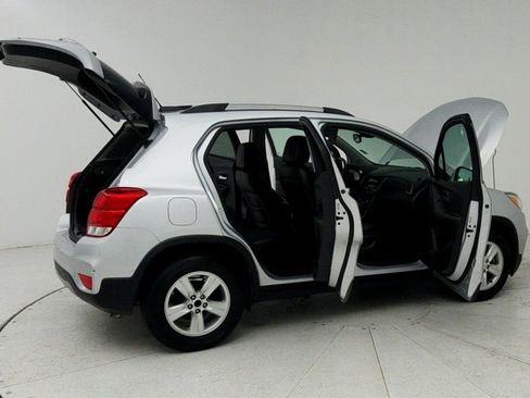 Used 2019 Chevrolet Trax LT w/ LT Convenience Package FWD image 13
