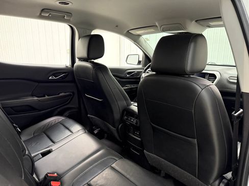 Used 2020 GMC Acadia SLT AWD/4WD image 19