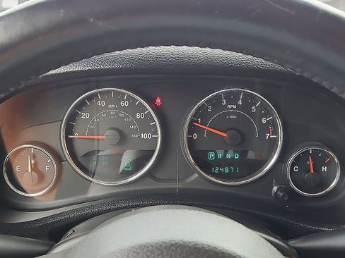 Used 2014 Jeep Wrangler Unlimited Rubicon w/ Connectivity Group AWD/4WD image 28