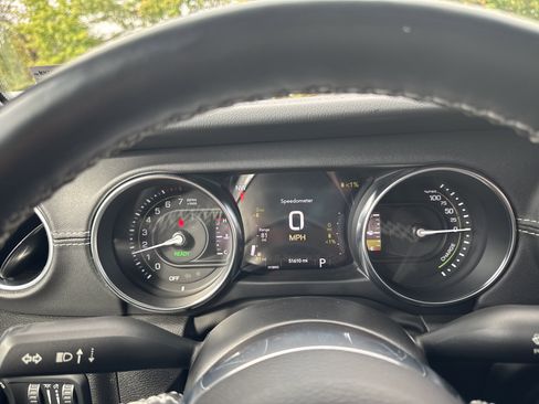 Used 2022 Jeep Wrangler Unlimited Sahara w/ Cold Weather Group image 29