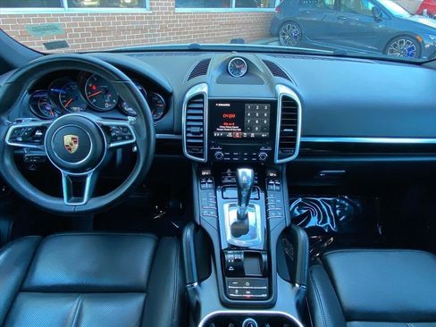 Used 2018 Porsche Cayenne Platinum Edition image 12
