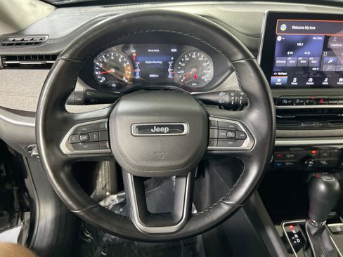 Used 2022 Jeep Compass Latitude AWD/4WD image 11