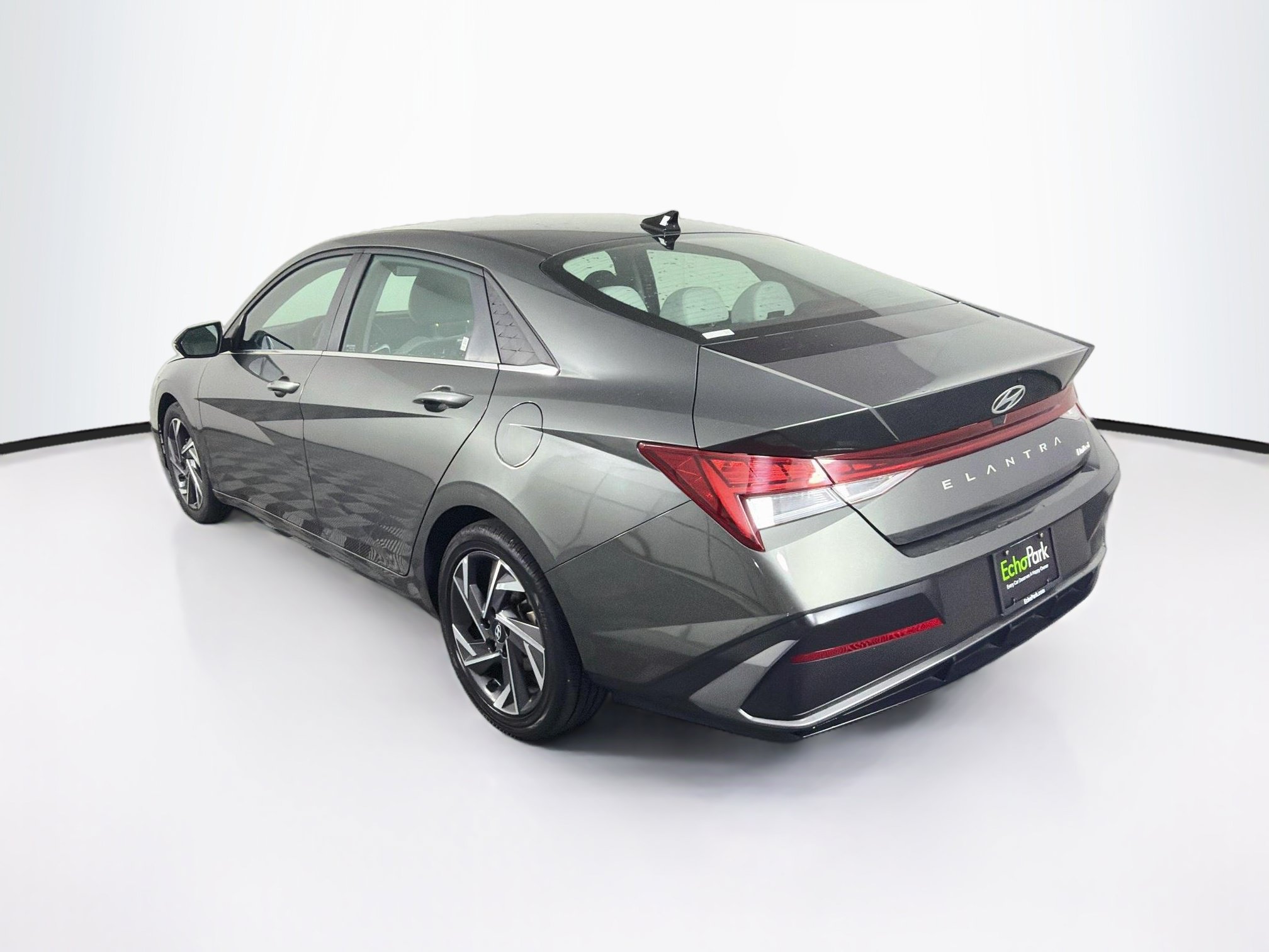 Used 2025 Hyundai Elantra Limited FWD image 5