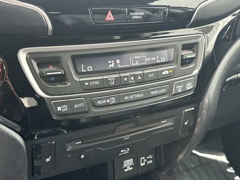 Used 2020 Honda Pilot Touring image 21