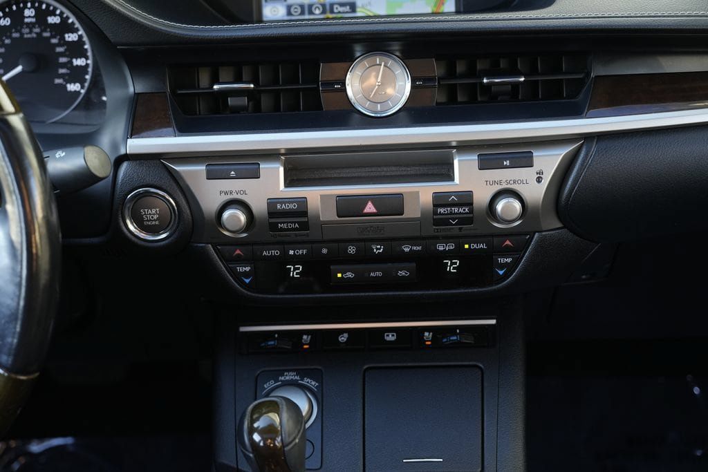 Used 2015 Lexus ES 350 w/ Ultra Luxury Package FWD image 44