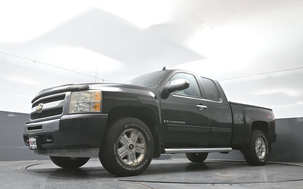 Used 2009 Chevrolet Silverado 1500 W/T AWD/4WD image 26