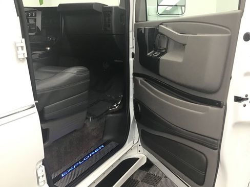 Used 2020 GMC Savana 2500 Extended w/ Enhanced Convenience Package image 39
