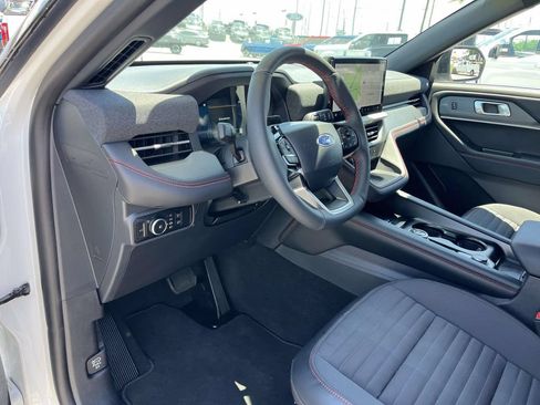 Used 2025 Ford Explorer ST-Line w/ Premium Package RWD image 17