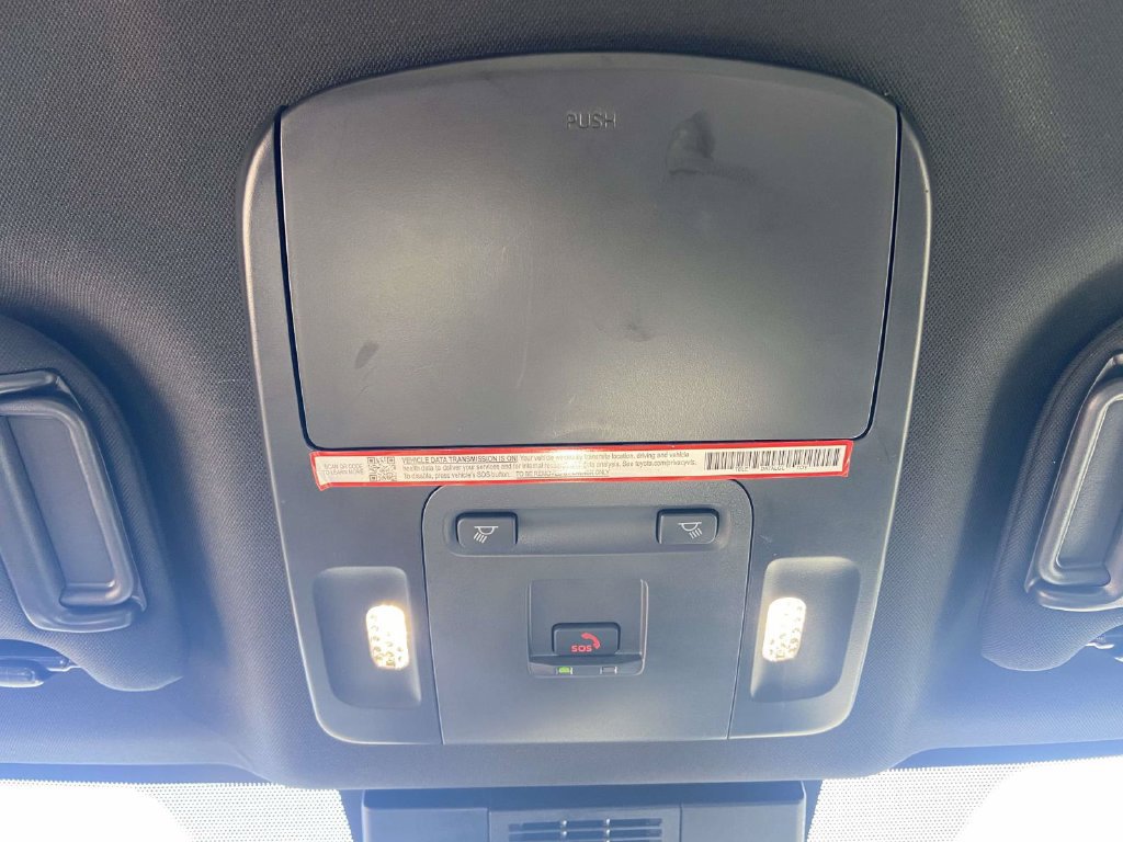 Used 2025 Toyota Camry SE w/ Convenience Package FWD image 21