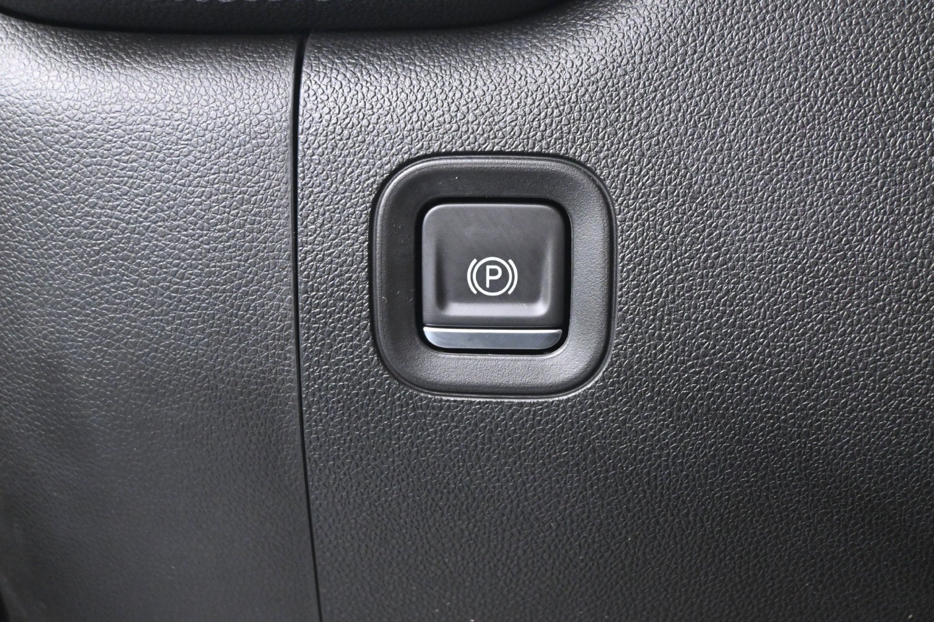 Used 2021 Chevrolet Silverado 1500 LT Trail Boss w/ Bed Protection Package AWD/4WD image 23