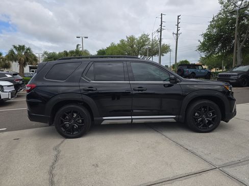 Used 2025 Honda Pilot Touring image 9