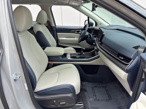 Used 2025 Kia Carnival SX Prestige FWD image 16