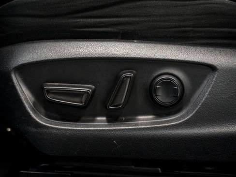 Used 2020 Toyota Camry LE image 7