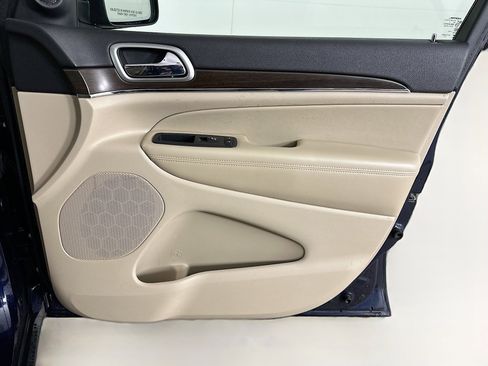 Used 2018 Jeep Grand Cherokee Limited image 33