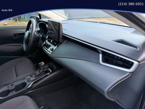 Used 2025 Toyota Corolla LE FWD image 16