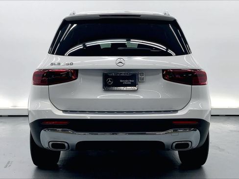 Used 2026 Mercedes-Benz GLB 250 image 3