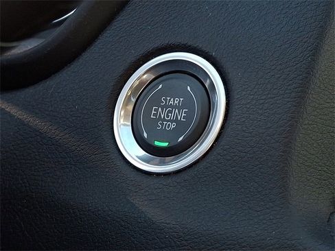 Used 2019 Cadillac XT4 Luxury w/ Cold Weather Package image 22