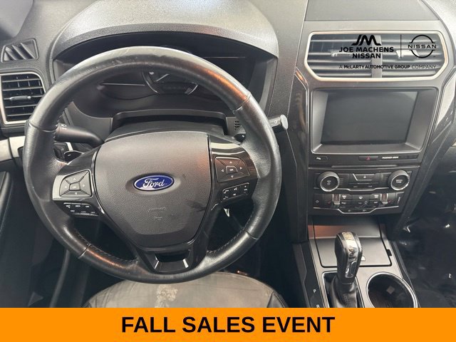 Used 2017 Ford Explorer XLT w/ Equipment Group 202A AWD/4WD image 30