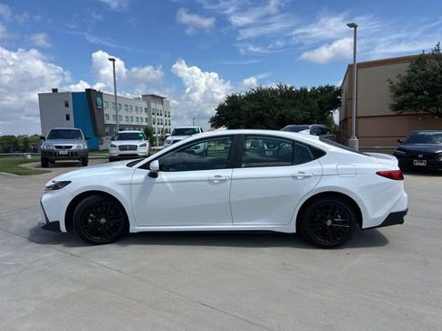 Used 2025 Toyota Camry SE w/ Convenience Package FWD image 7