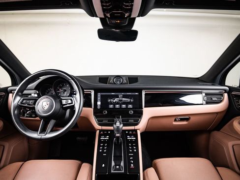 Certified 2023 Porsche Macan AWD/4WD image 25