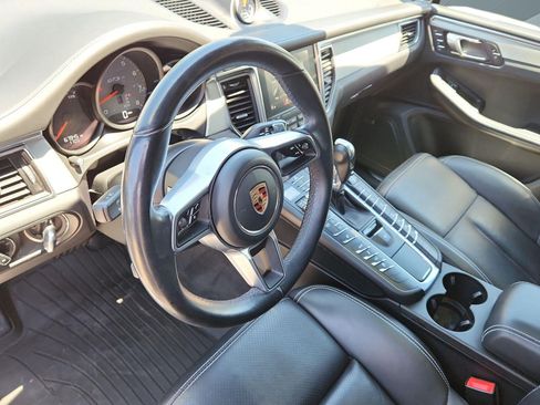 Used 2017 Porsche Macan GTS AWD/4WD image 4