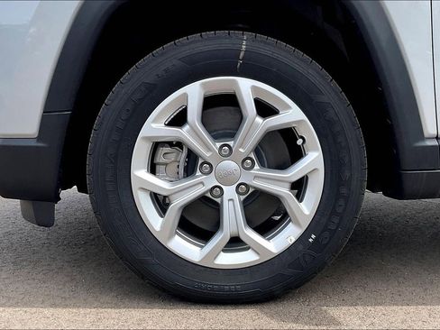 New 2024 Jeep Compass Latitude image 12