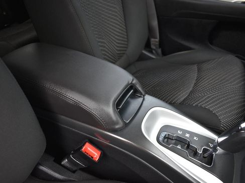 Used 2020 Dodge Journey SE FWD image 26